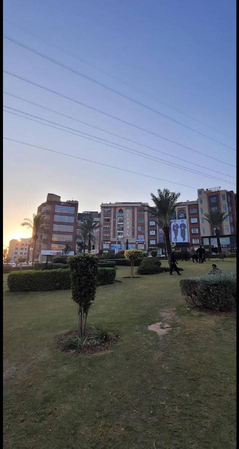 Comfortable Rental Apartments In Bahria Town Равалпинди Екстериор снимка