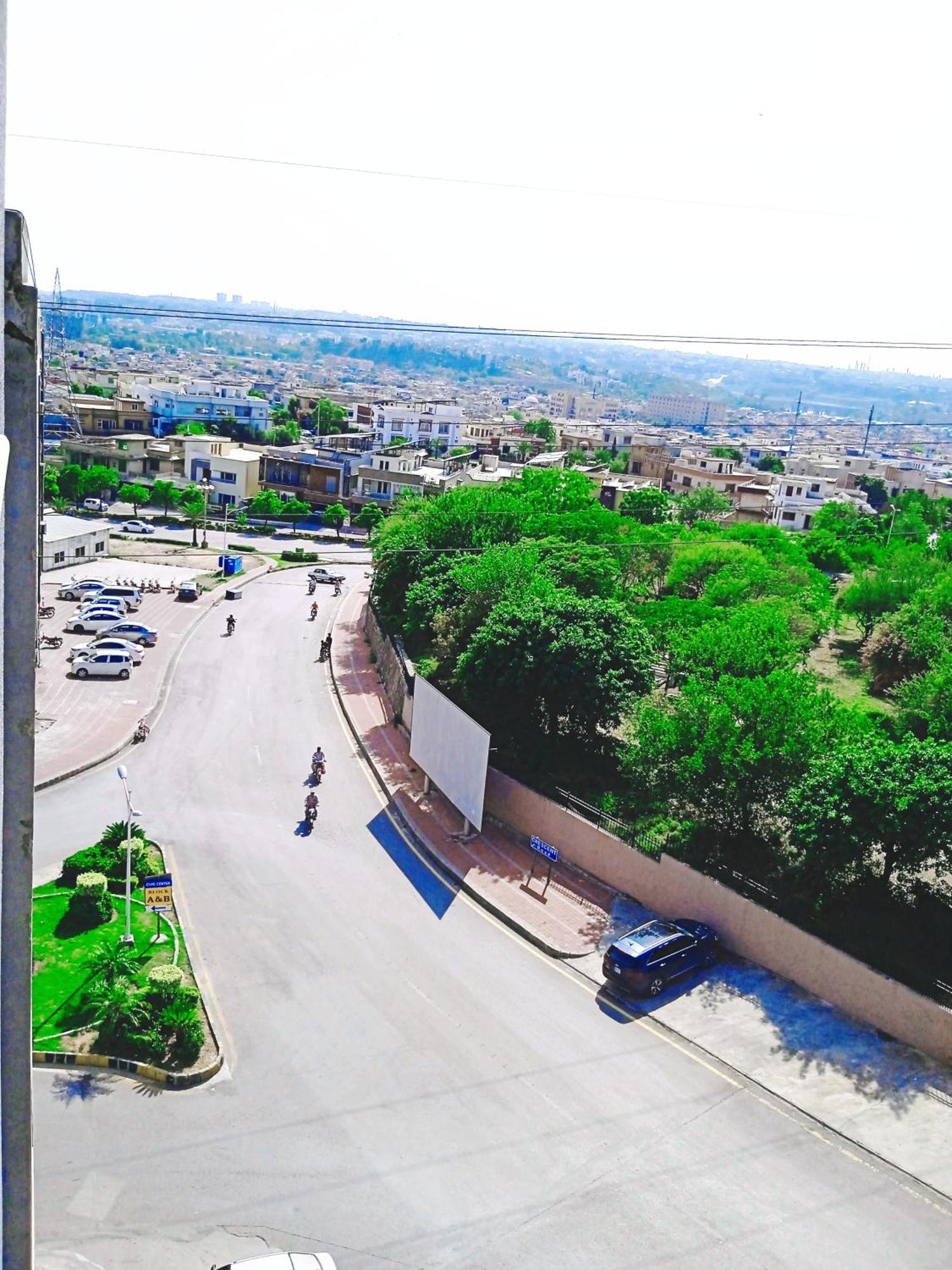 Comfortable Rental Apartments In Bahria Town Равалпинди Екстериор снимка