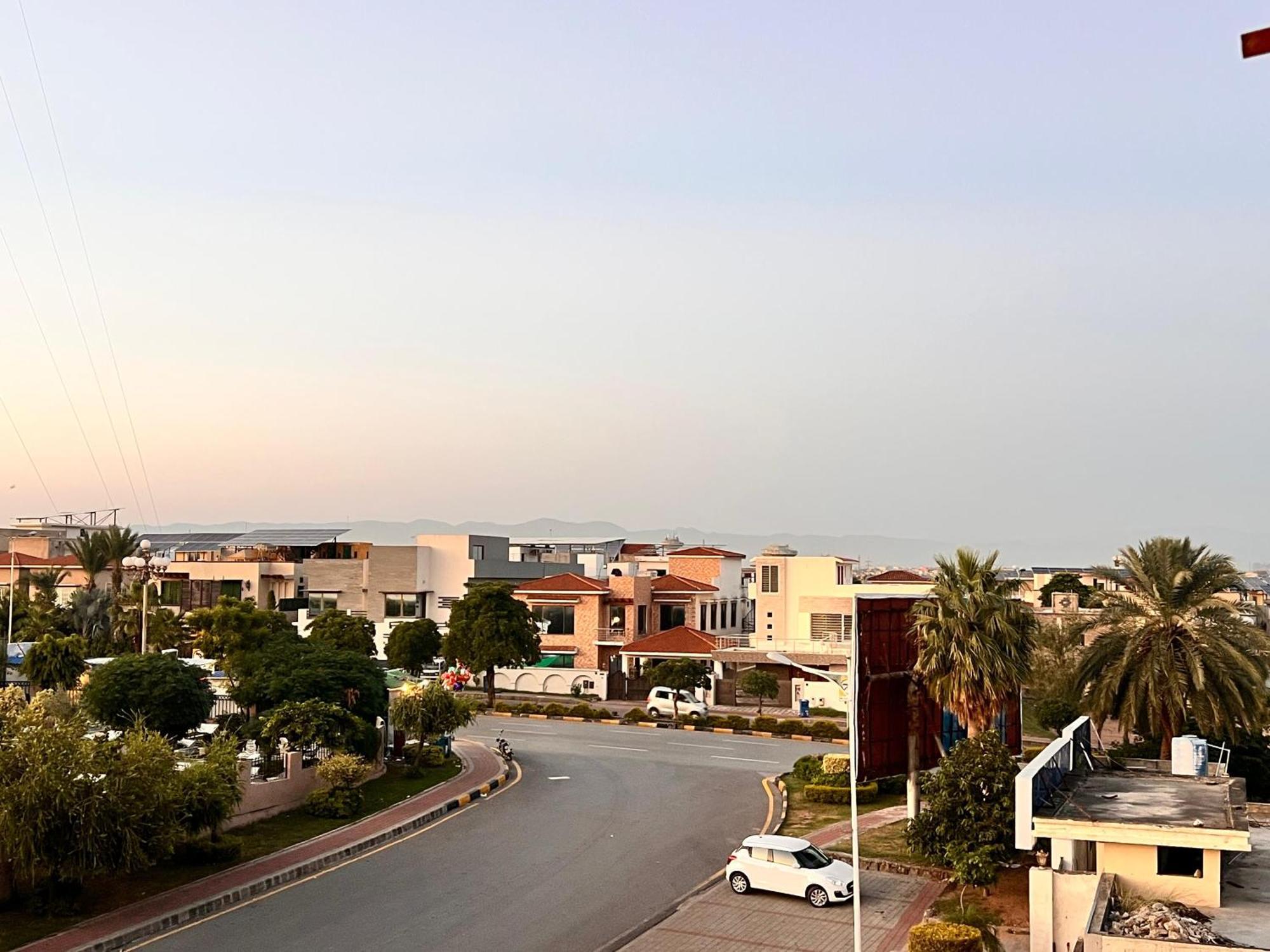 Comfortable Rental Apartments In Bahria Town Равалпинди Екстериор снимка