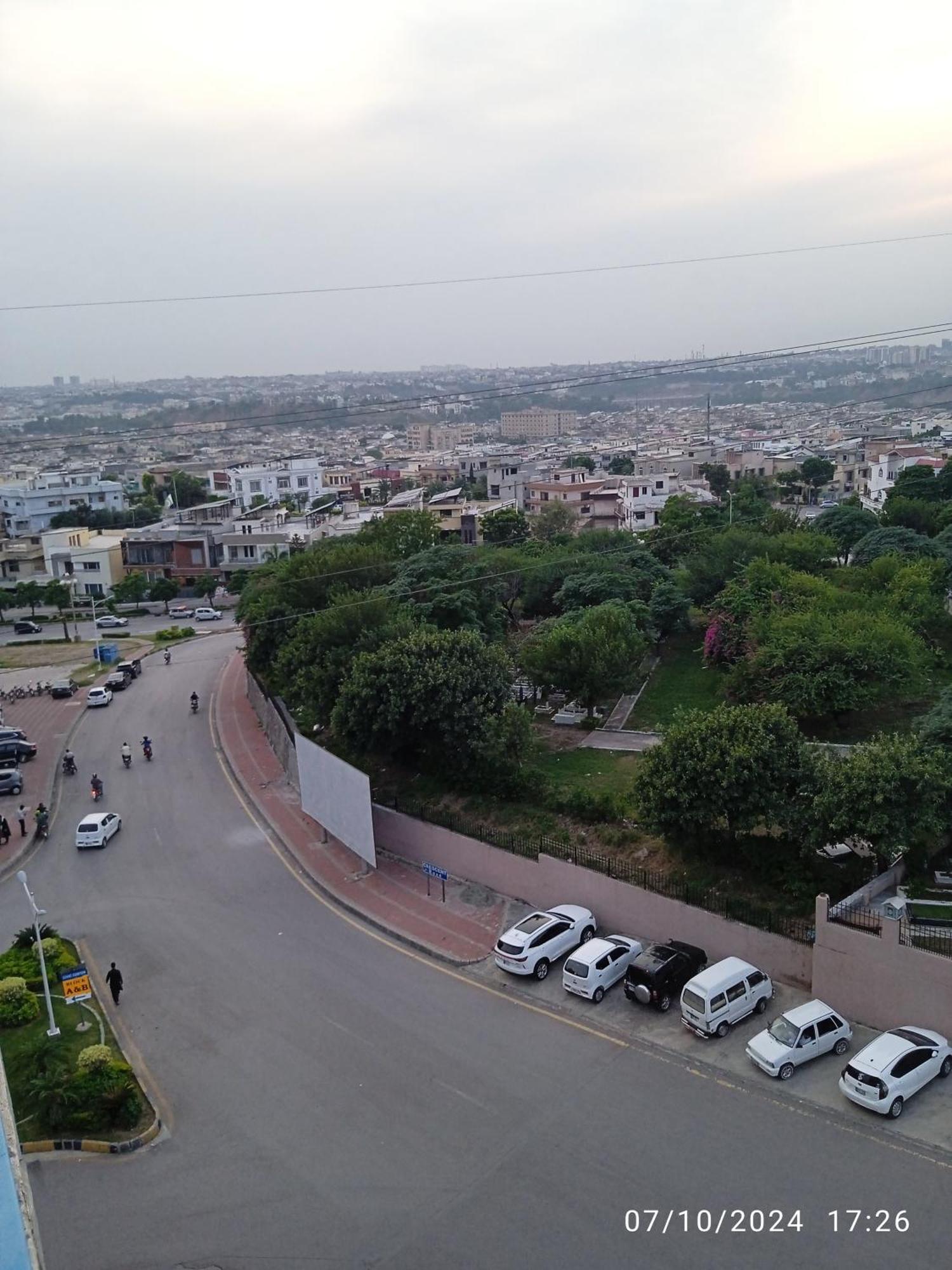 Comfortable Rental Apartments In Bahria Town Равалпинди Екстериор снимка